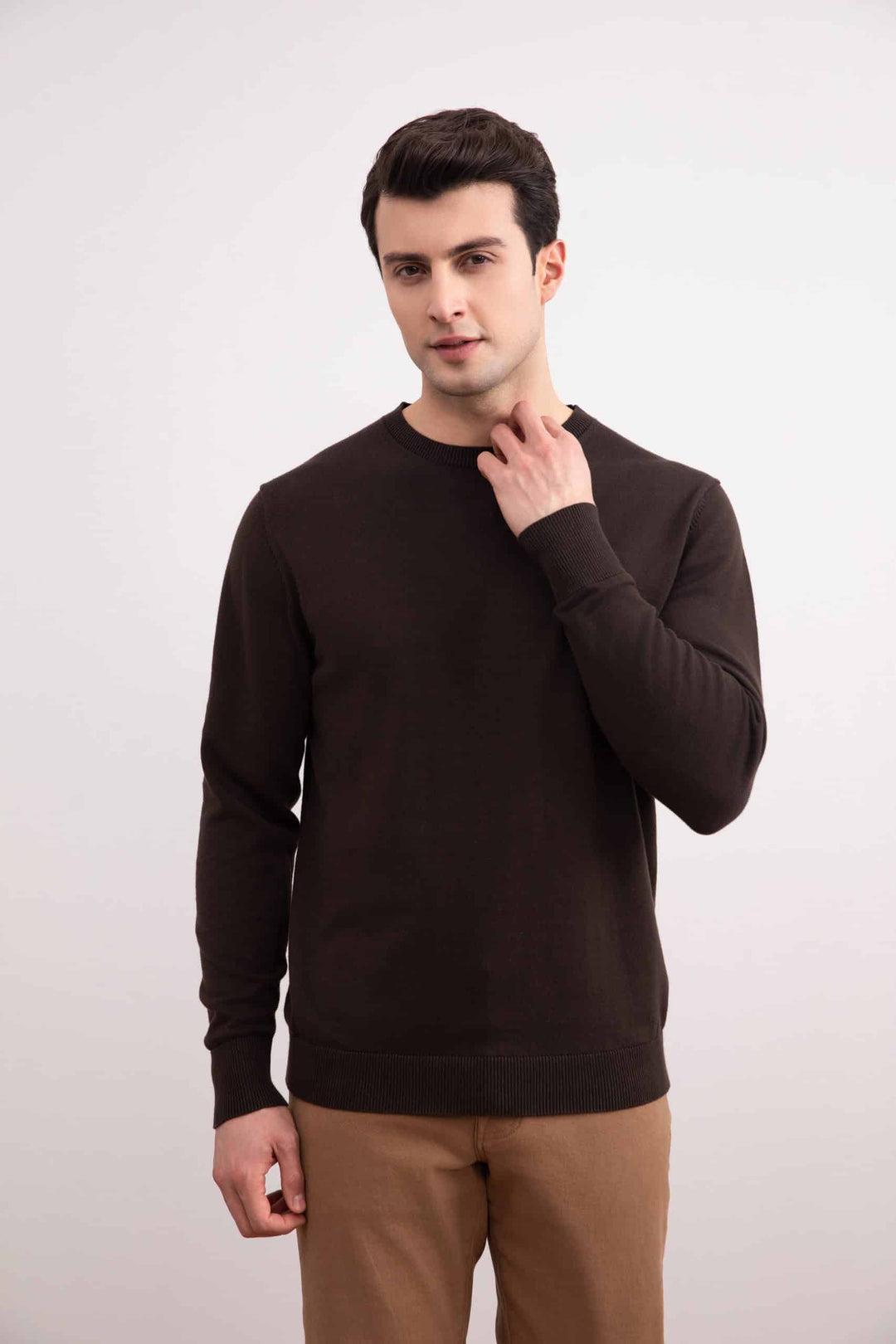 Pull ras du cou marron foncé