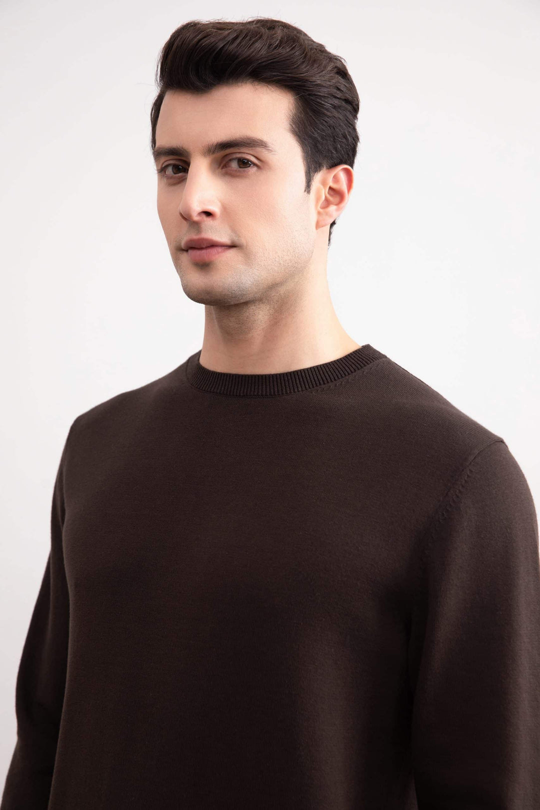 Pull ras du cou marron foncé
