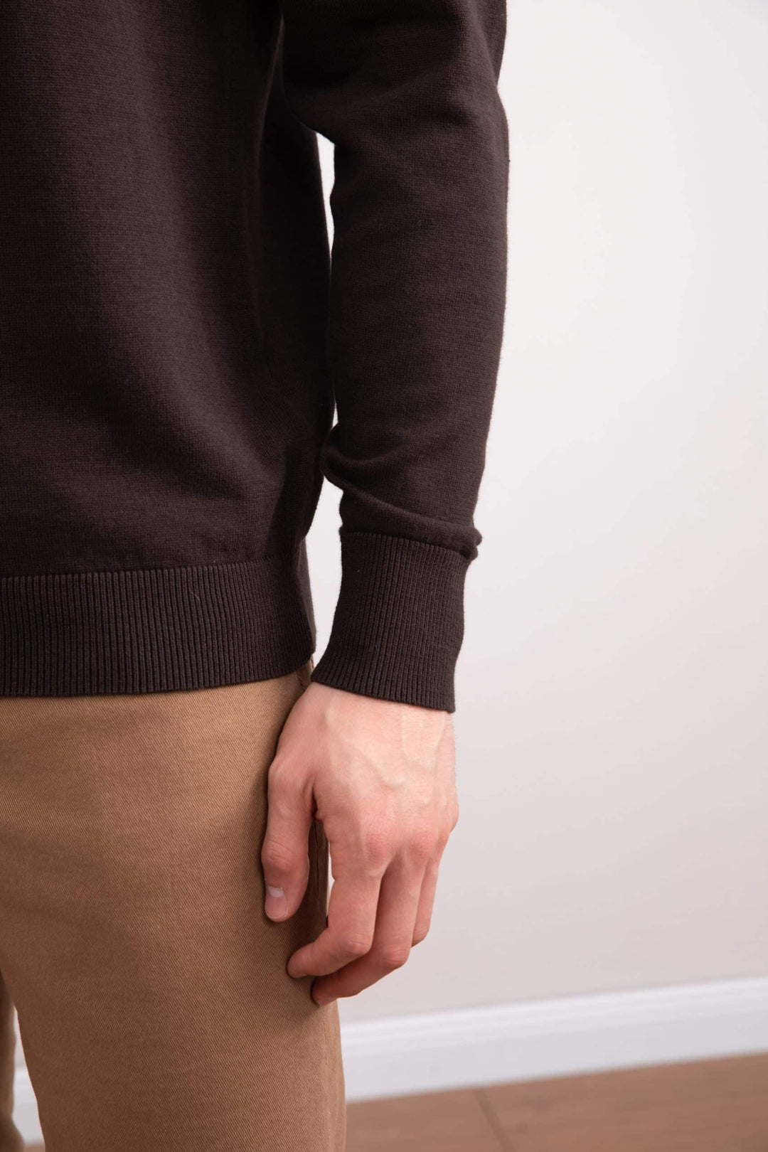 Pull ras du cou marron foncé
