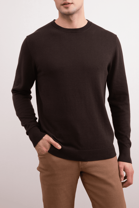 Pull ras du cou marron foncé
